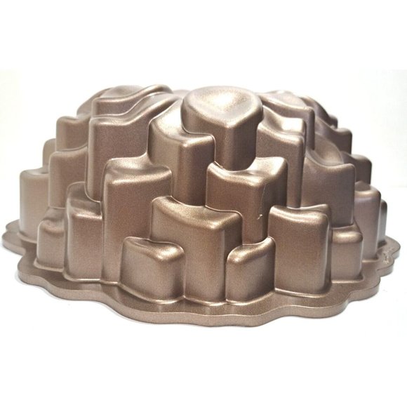 Nordic Ware Blossom Bundt Cake Pan 10-Cup Capacity Mold Nonstick - Picture 2 of 6